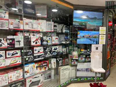 Qui a differenza di Calabrese si vende di tutto...